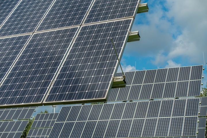 210 Miliard: Americká Tesla plánuje obří gigatovárnu na výrobu solárních článků a panelů